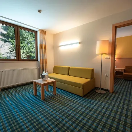 ホテル Wellness Montis